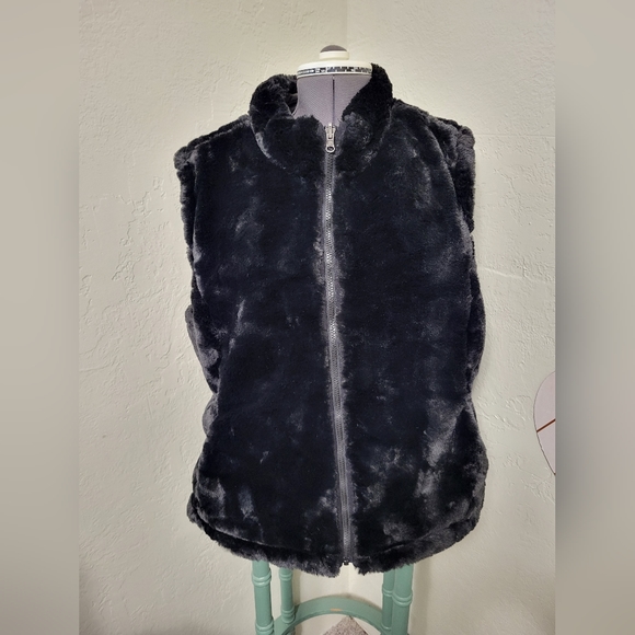 Nicole Miller Reversible Vest - Picture 4 of 7